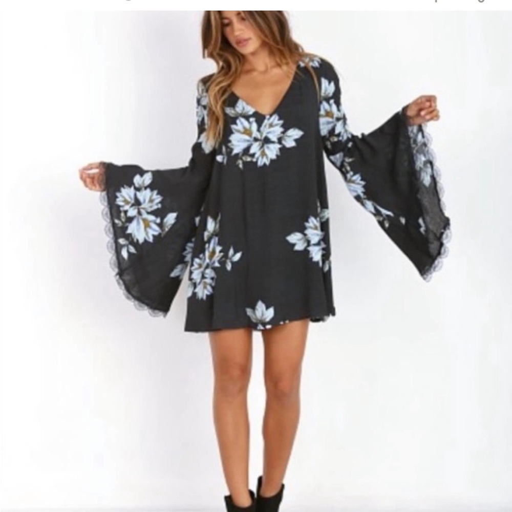 Wanderer mini bell sleeves dress